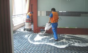 Giá máy chà sàn giặt thảm công nghiệp thì thường "nhỉnh" hơn các loại máy khác