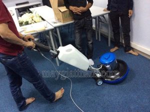 Máy chà sàn đơn có thiết kế nhỏ gọn, hiện đại, sử dụng cơ động và linh hoạt