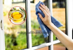 Vệ sinh keo 502 trên kính