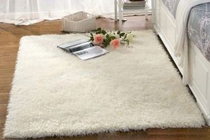 cách giặt thảm long xù màu trắng