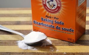 làm sạch thảm sợi tổng hợp bằng bột baking soda