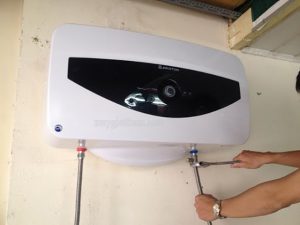 máy nước nóng ariston không lên nguồn