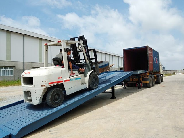 Cầu nâng Container rất dễ sử dụng