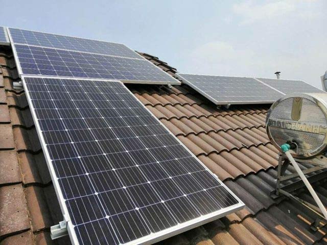 Lắp hệ thống điện mặt trời áp mái