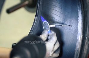 Các bước vá trong lốp không săm