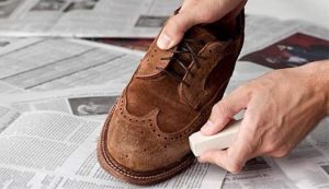 Vệ sinh giày da lộn hiệu quả