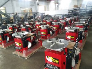 Máy ra vỏ ô tô Đài Loan - Tecom