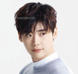 Kiểu tóc hợp với mặt tròn nam xoăn nhẹ