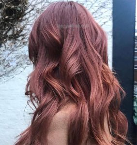 Tóc nhuộm nâu đỏ chứng tỏ người xinh đẹp