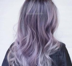 Tím khói trẻ trung và cá tính cho làn da bánh mật