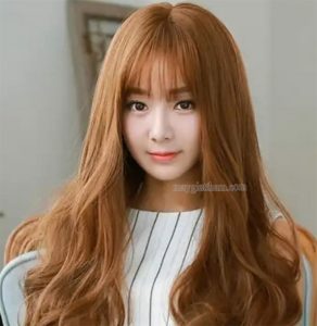 Vàng nâu làm sáng da bánh mật, hợp với người da ngăm